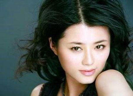 演员王华英的妻子庞敏,王华英背后的贤内助